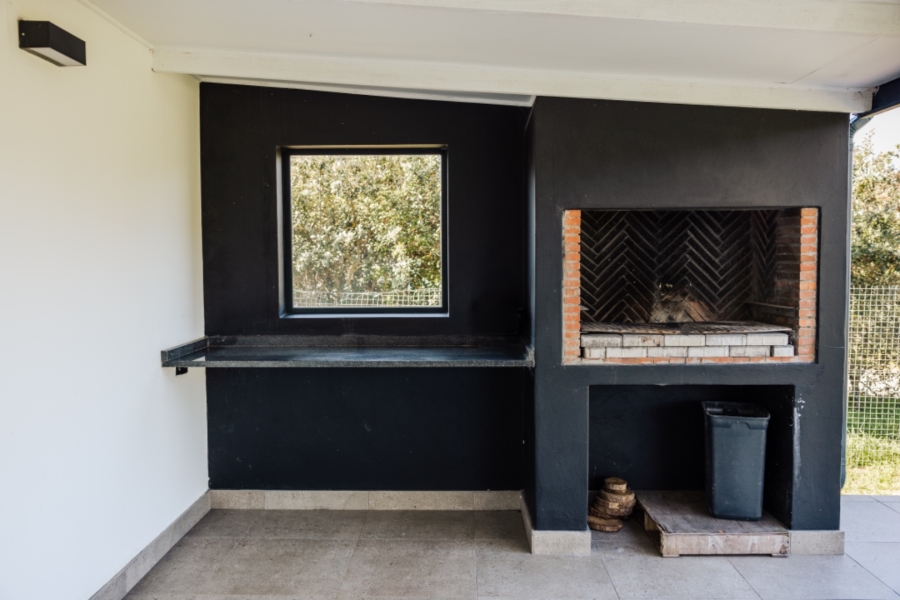 1 Bedroom Property for Sale in Charlo Eastern Cape
